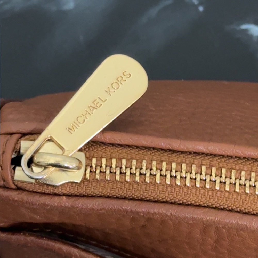 Michael Kors Clutch Makeup Leather Bag with Gold Accents AUTHENTIC - Picture 5 of 12